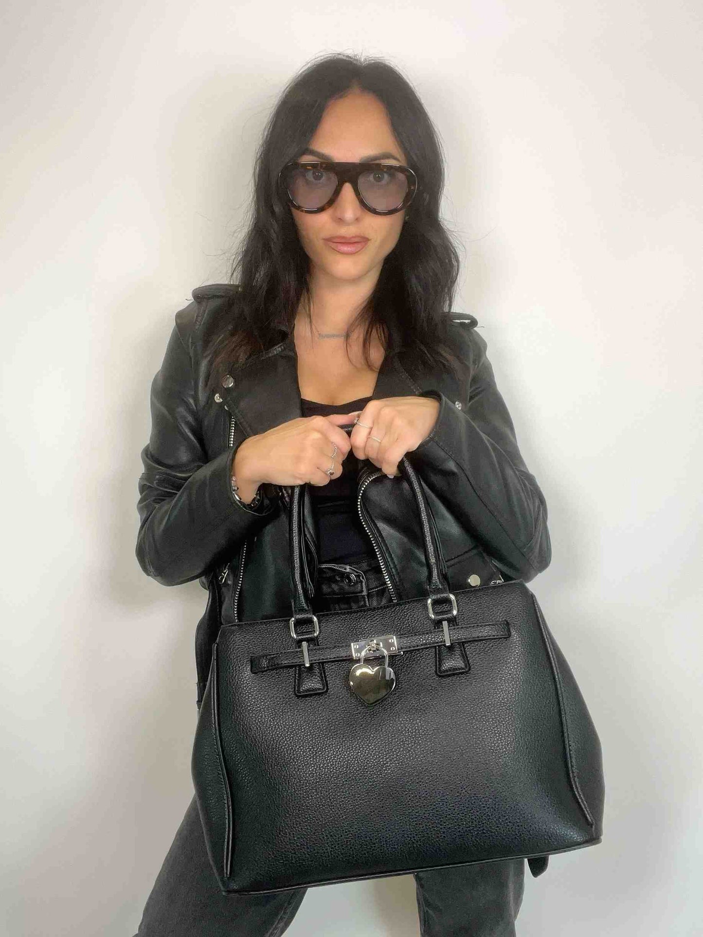 ISABEL STRUCTURED HEART BAG - BLACK