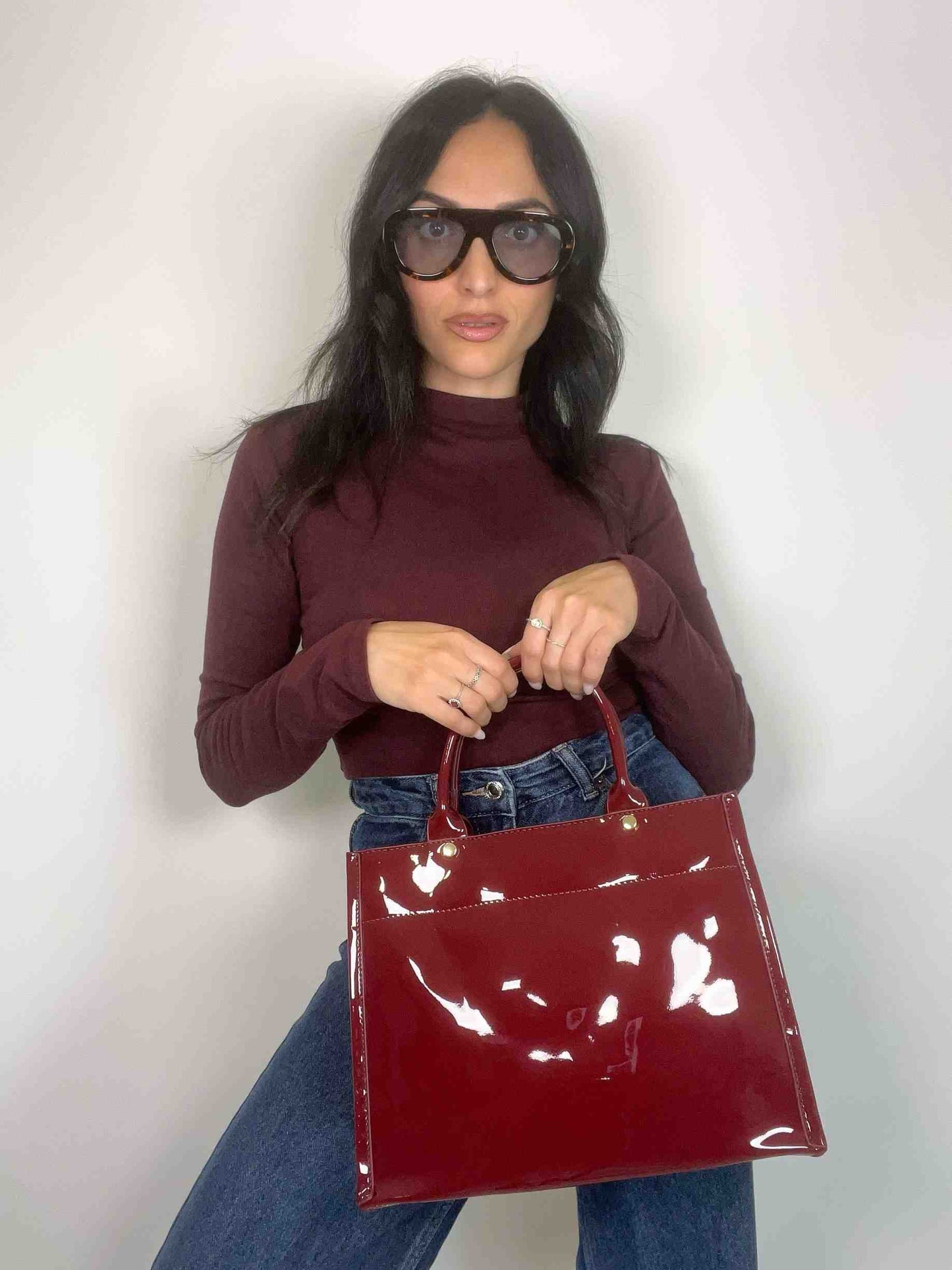 CASSANDRE SHINY TOTE BAG - GLOSSY BURGUNDY