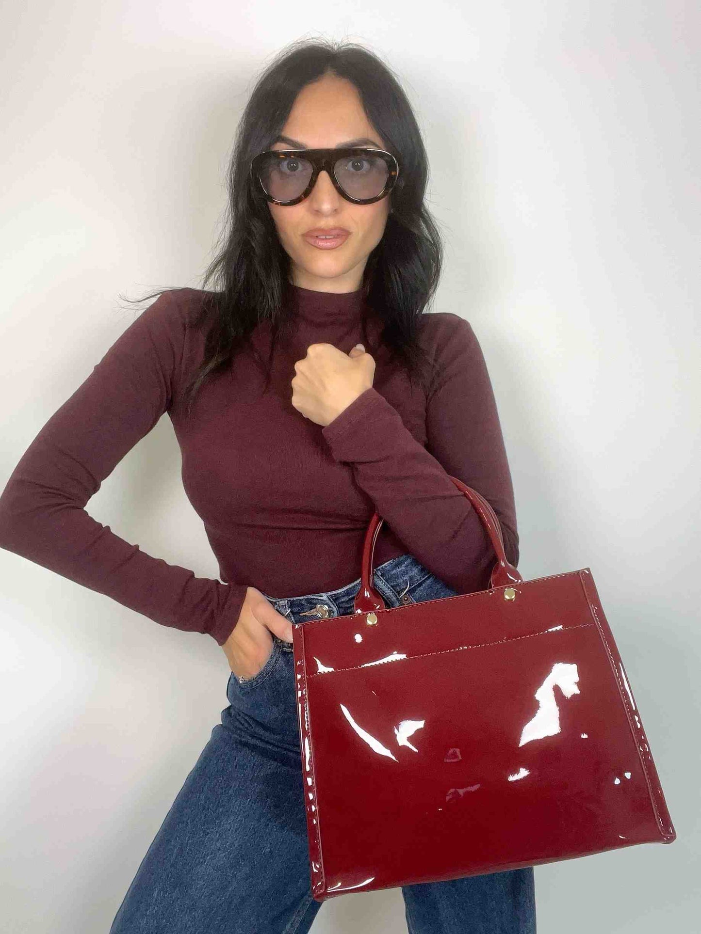 CASSANDRE SHINY TOTE BAG - GLOSSY BURGUNDY
