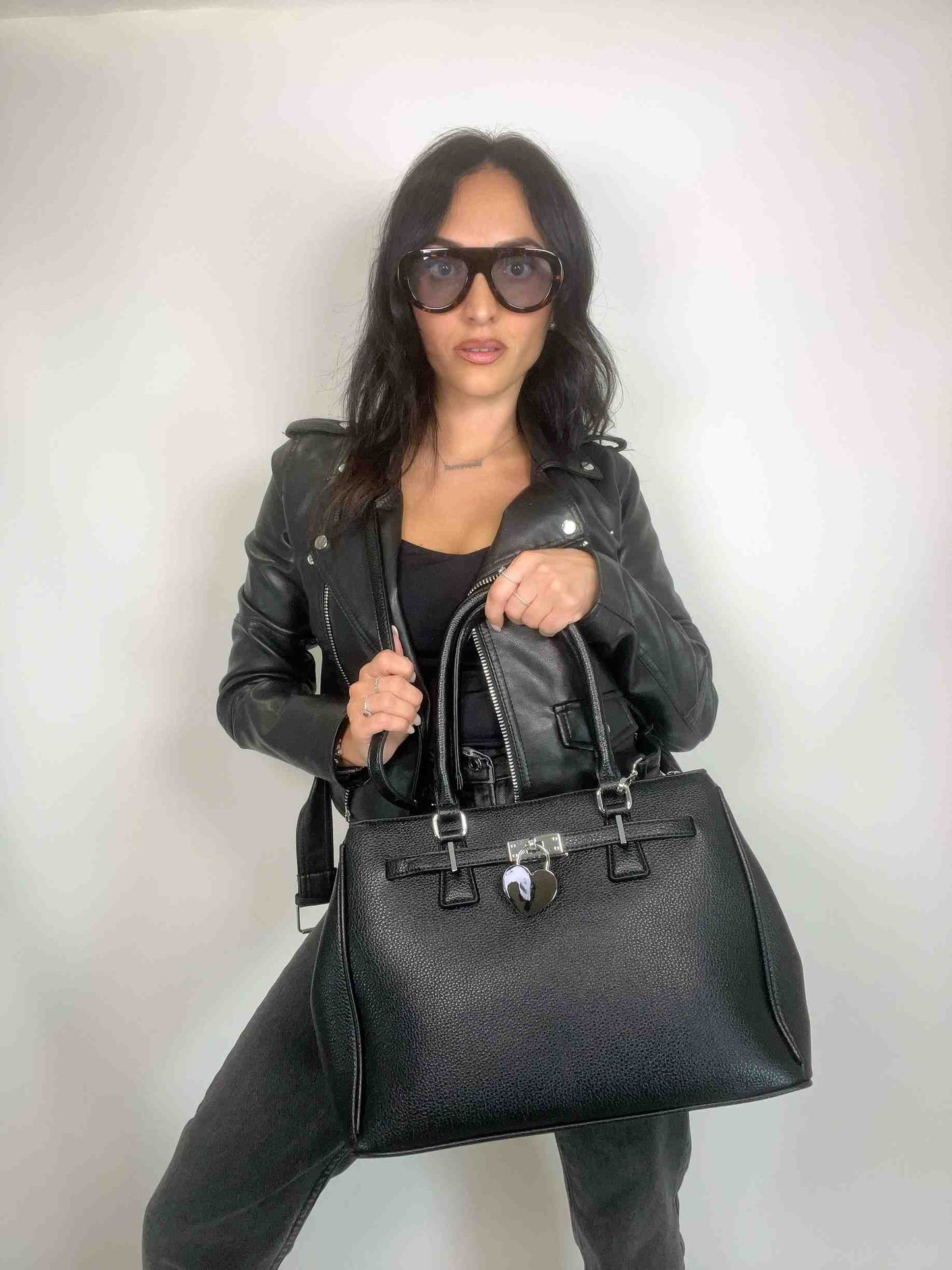 ISABEL STRUCTURED HEART BAG - BLACK