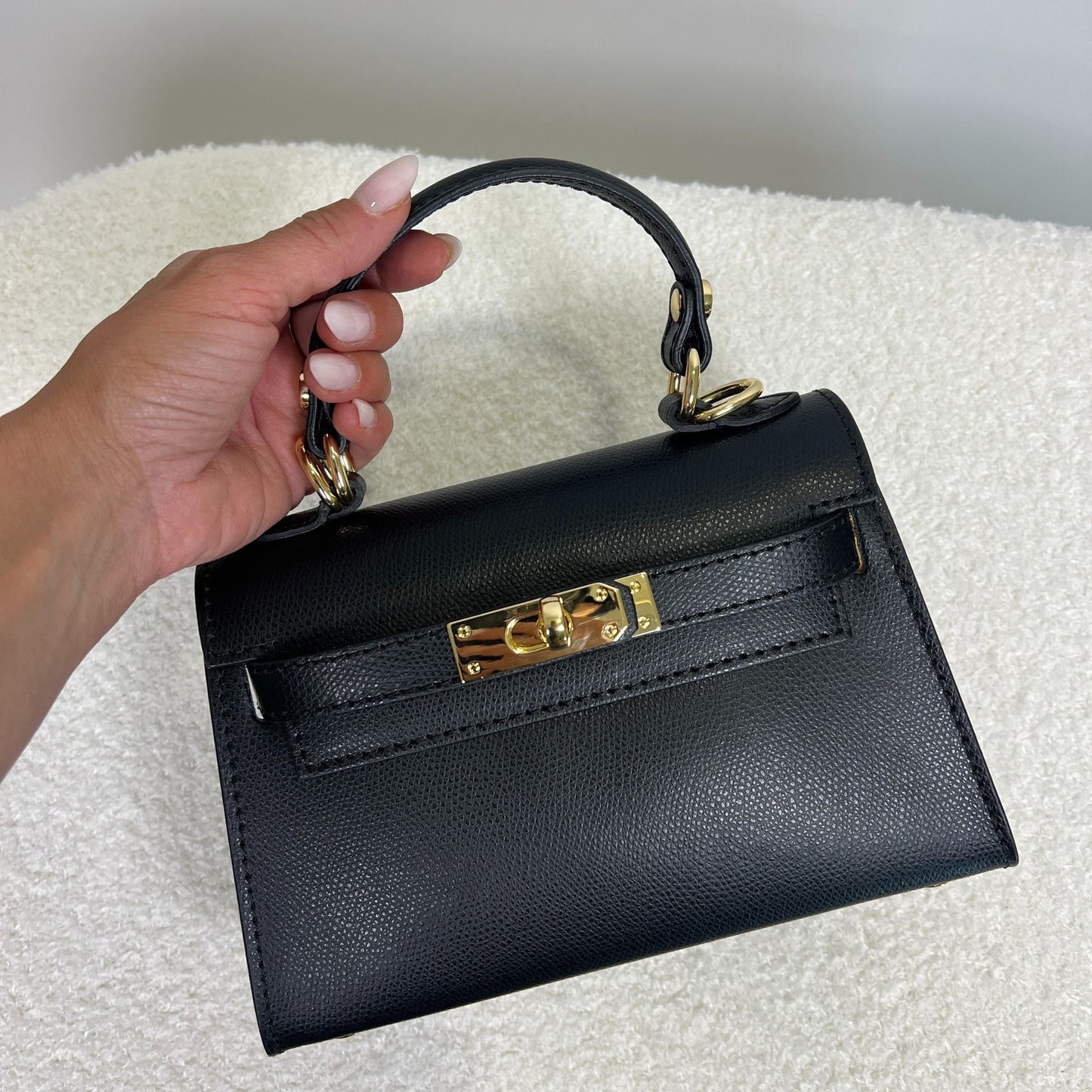Borsa mini nera in pelle con chiusura metallica dorata e tracolla removibile - ÈCLAT mini kelly hermes 4