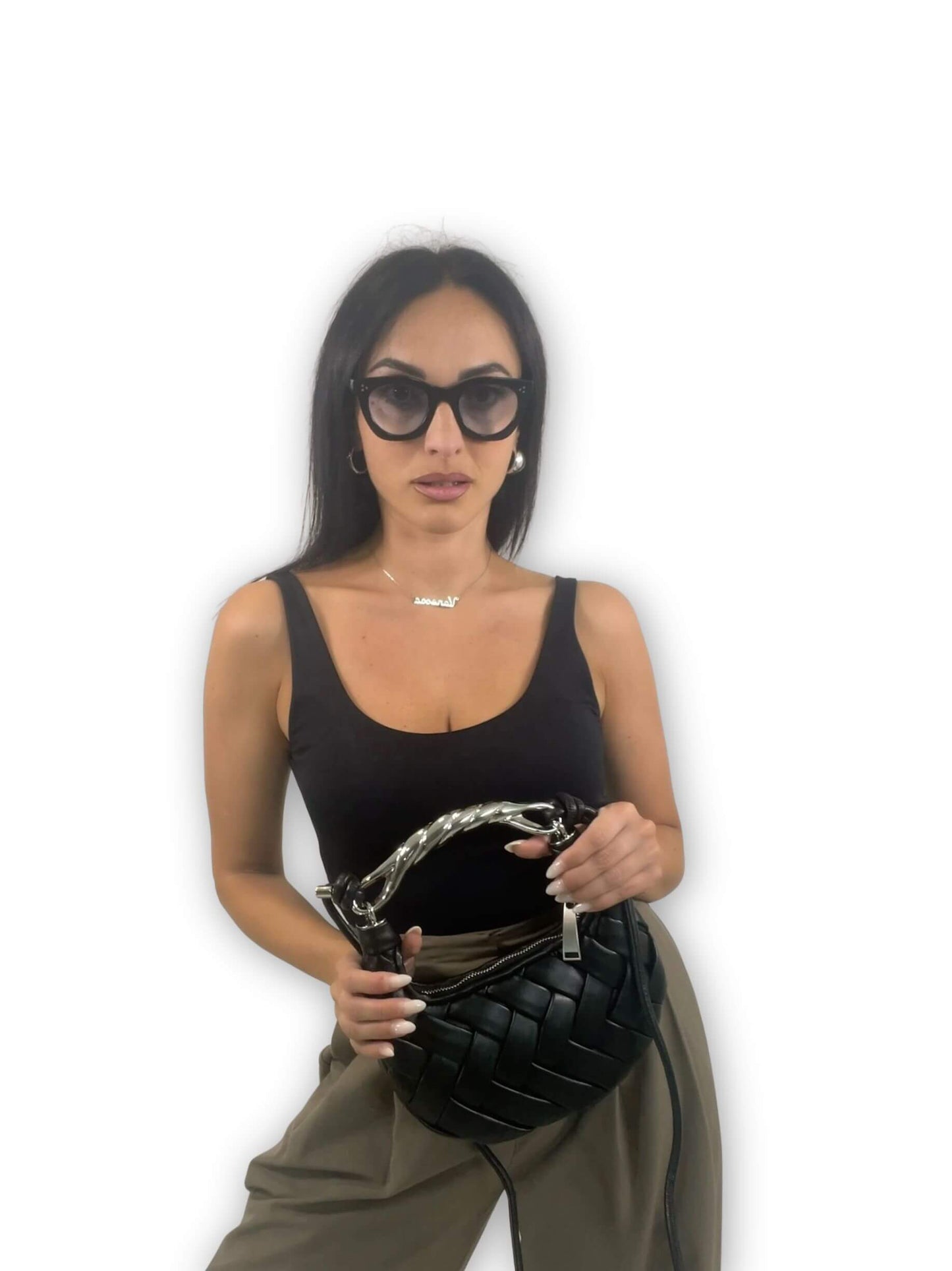 Donna porta a mano borsa nera in pelle intrecciata con manico argento scultoreo