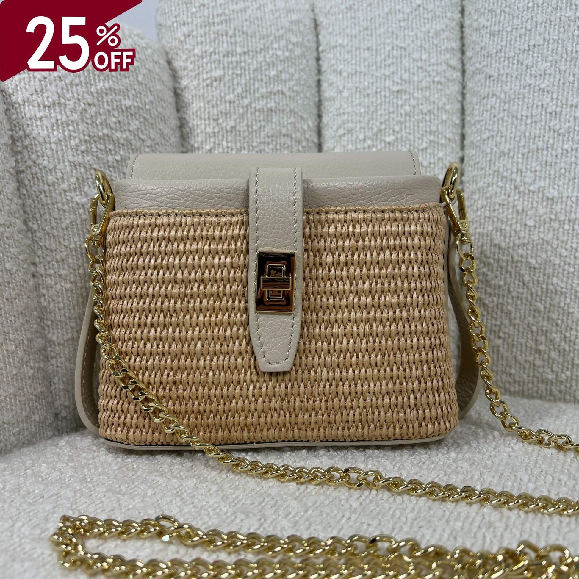Borsa ÈCLAT Alma in rafia e pelle color ivor beige con catena dorata, vista frontale su sfondo neutro